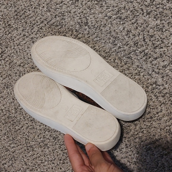 Time and Tru Shoes - Picture 4 of 4
